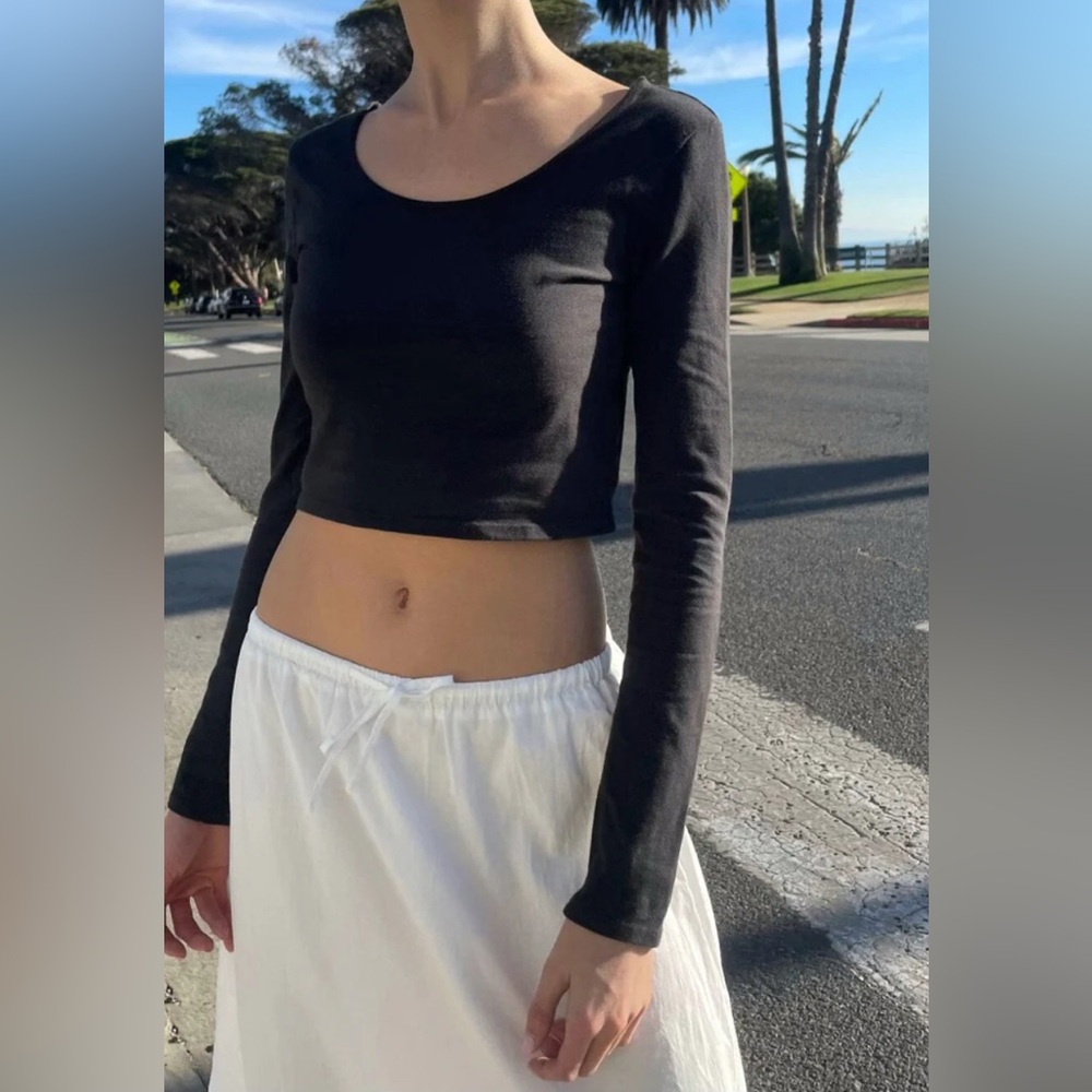 Brandy Melville Black Cropped Scoop Neck Long Sleeve